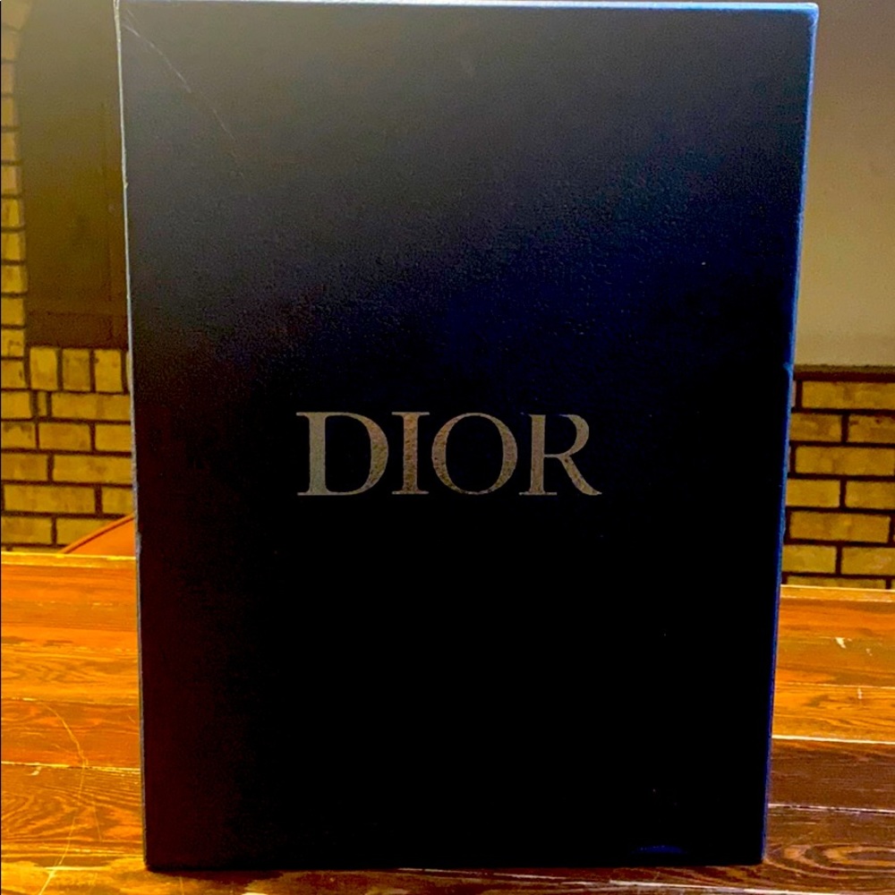 They’re not my size they’re too BIG size is 9.5!